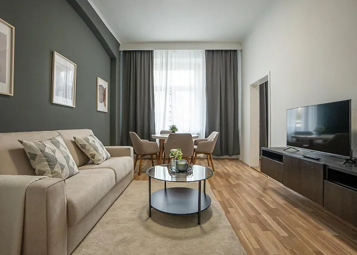 Cozy 1-Br Apartment With A King Bed In A Calm Area