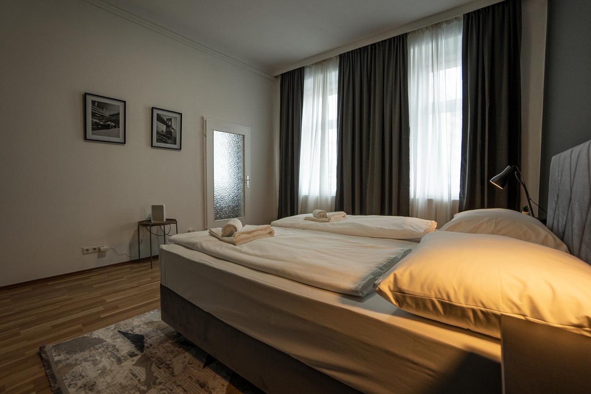 Cozy 1-br With A King Bed In A Calm Area Apartment *