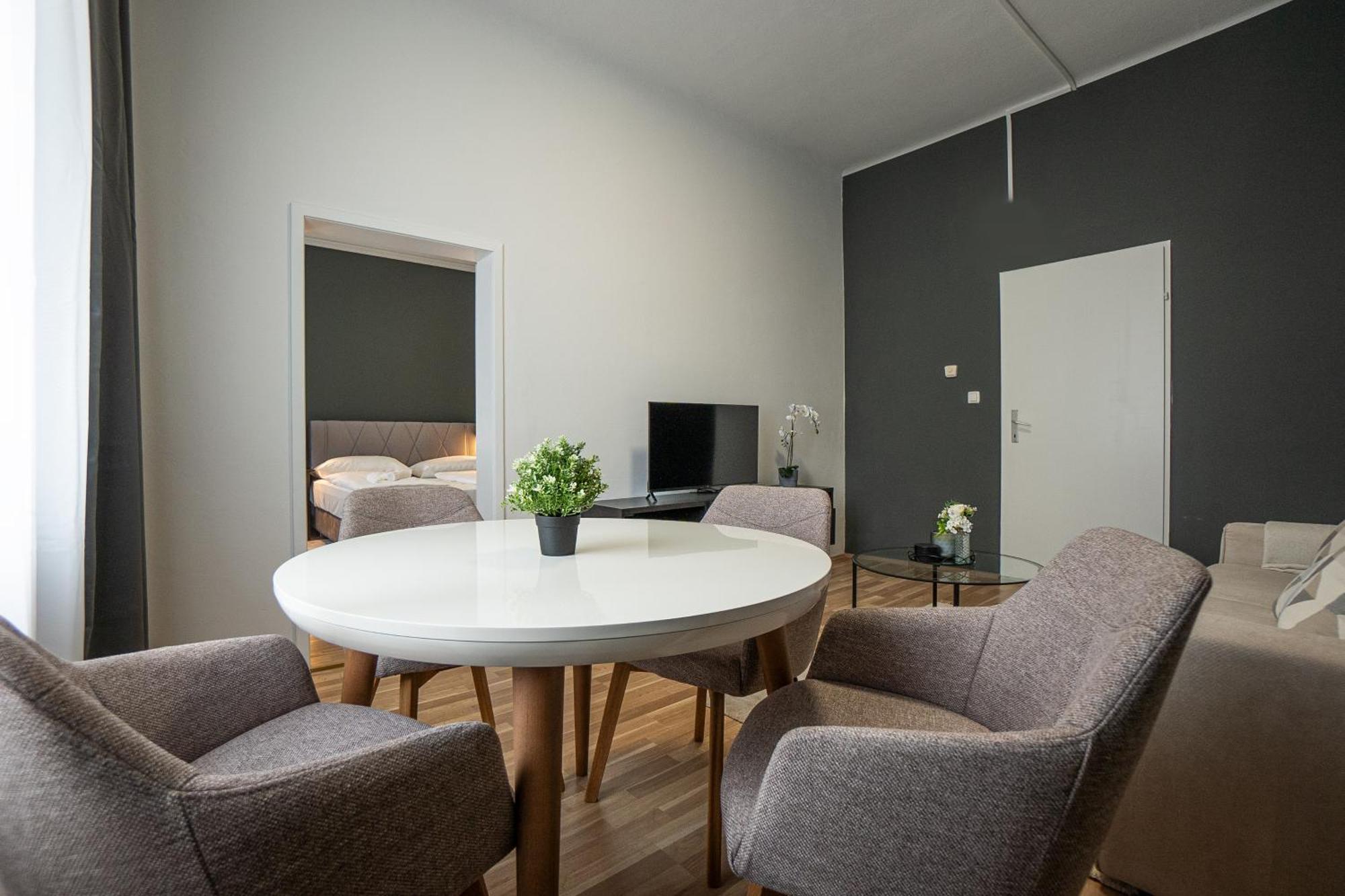 Apartment Cozy 1-br With A King Bed In A Calm Area Wien