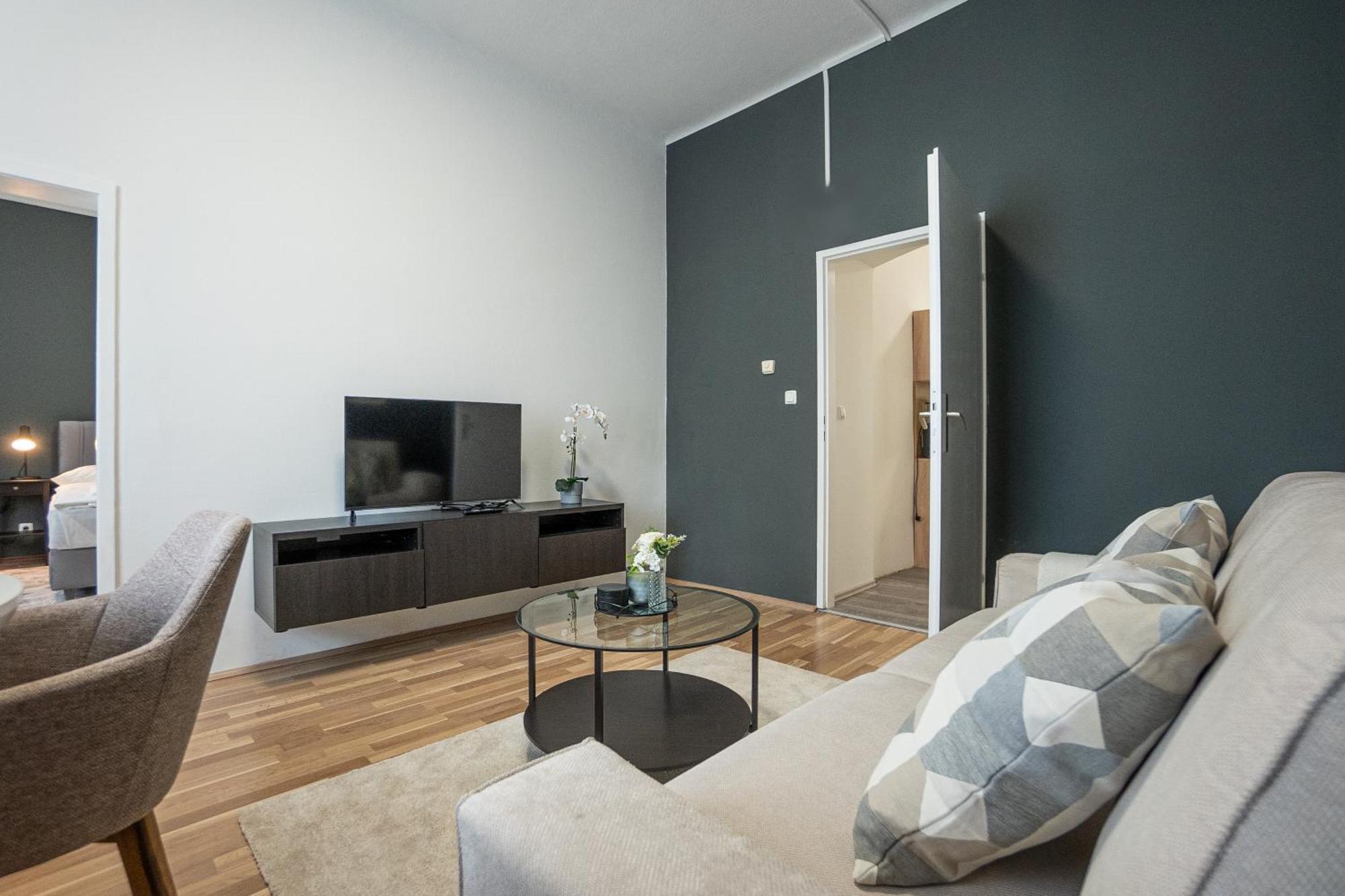 Cozy 1-br With A King Bed In A Calm Area *