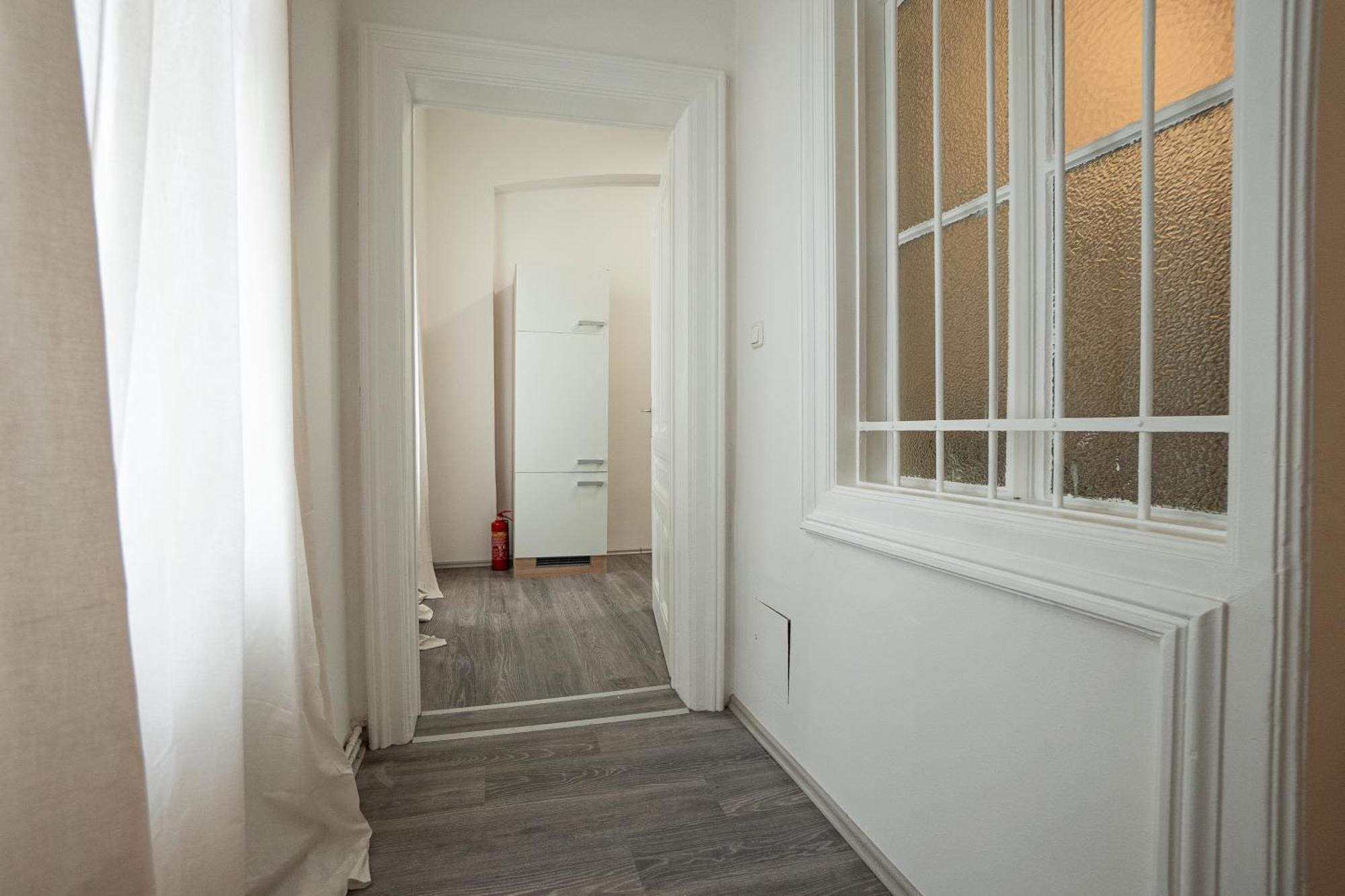 Cozy 1-br With A King Bed In A Calm Area Wien