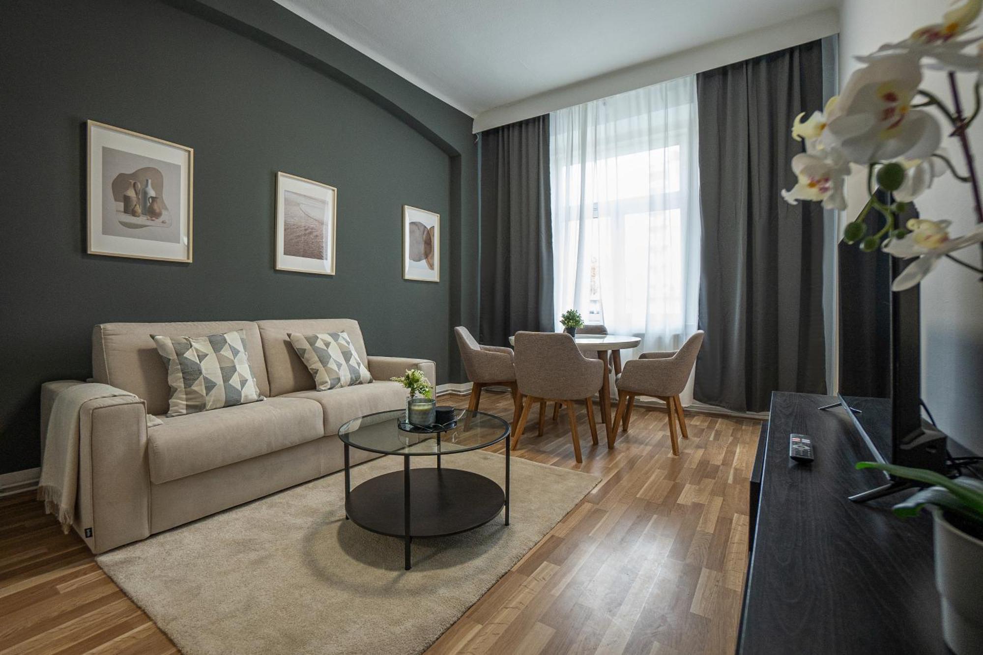 Cozy 1-br With A King Bed In A Calm Area Apartment