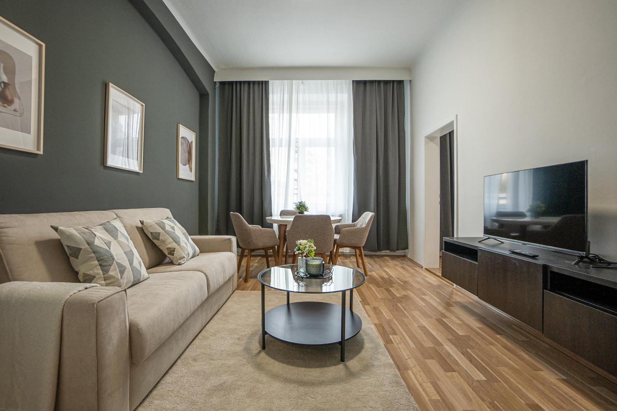 Cozy 1-br With A King Bed In A Calm Area Apartment *