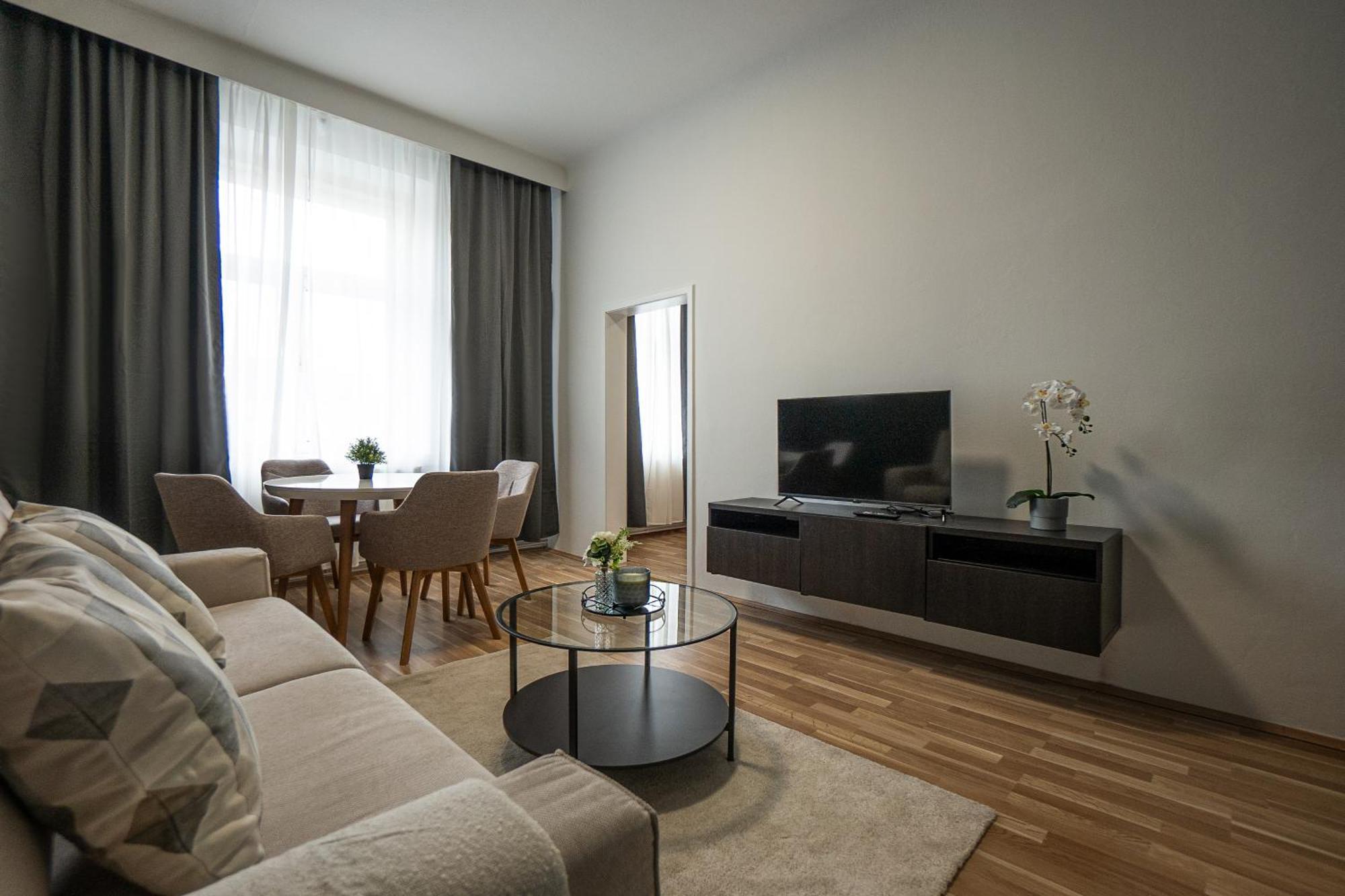 Apartment Cozy 1-br With A King Bed In A Calm Area *
