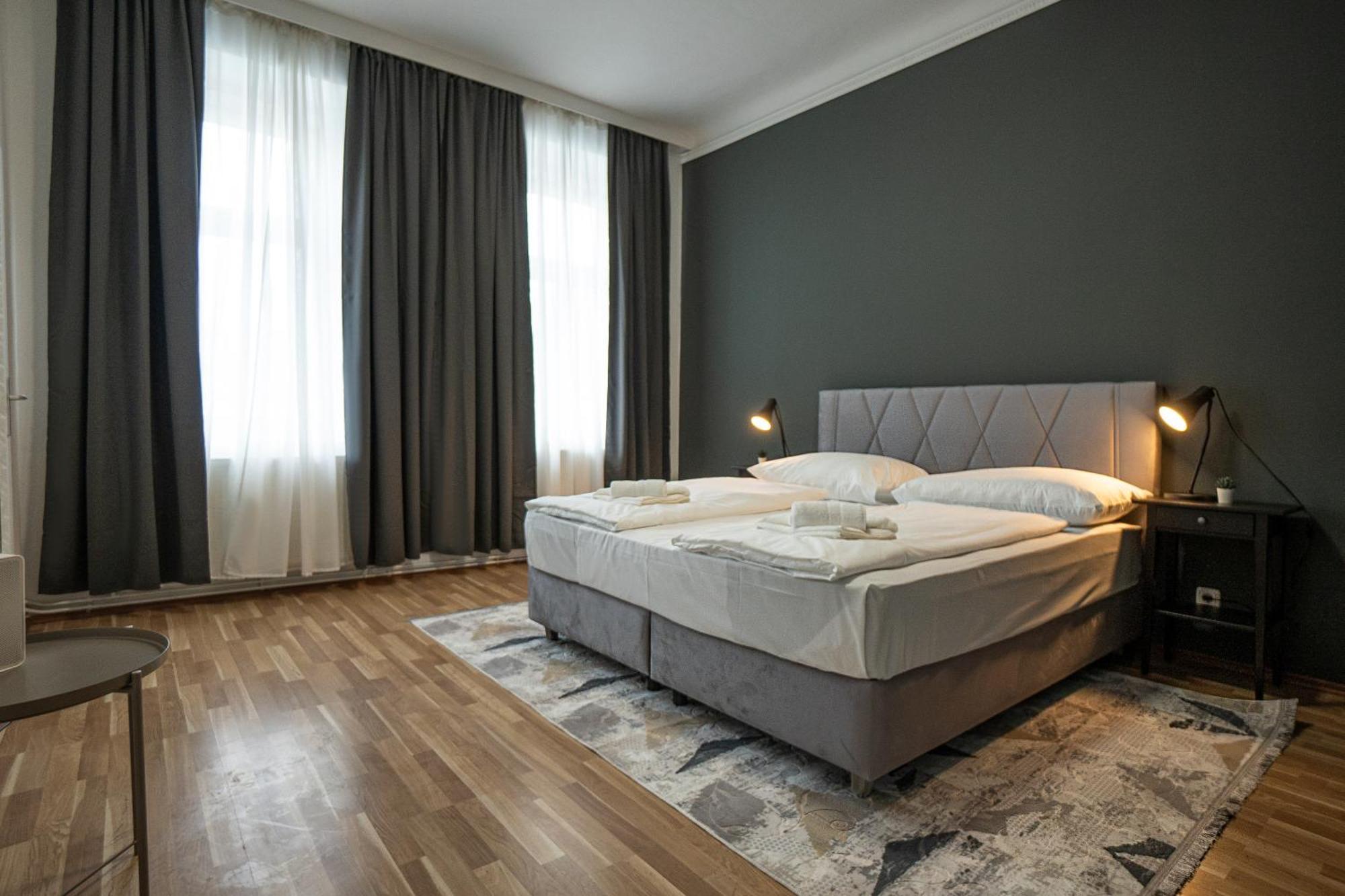 Cozy 1-br With A King Bed In A Calm Area Apartment